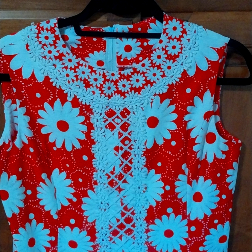 Remarkable Mod Flower Power Shift Dress